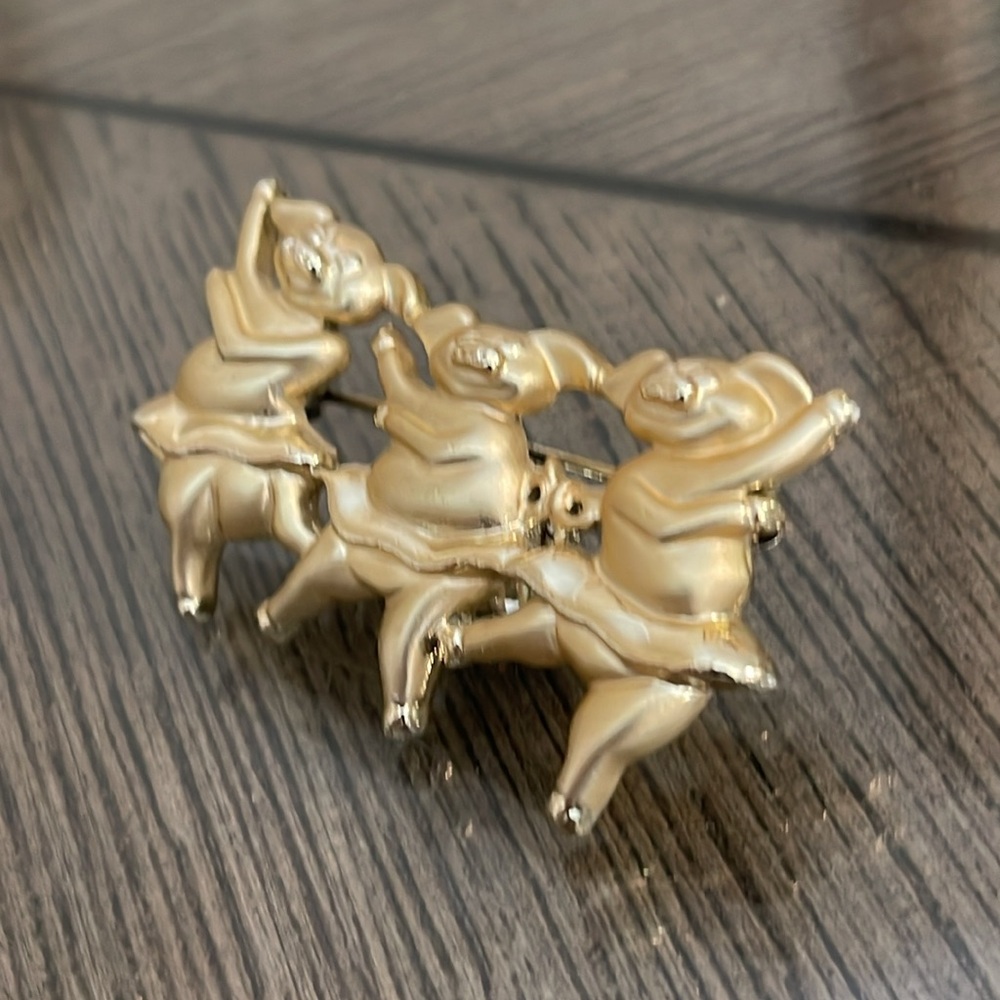 Vintage 1980s Gold Tone Three Pigs Piglets Dancing Ballerina Brooch Pin Jewelry - Picture 2 of 16